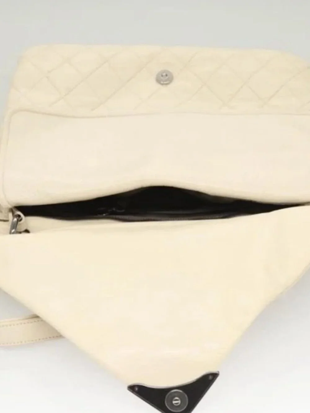 CHANEL Matelasse Shoulder Bag Lamb Skin White CC Auth 126364